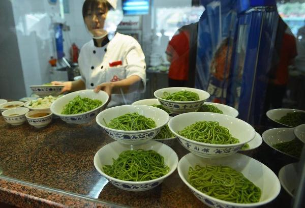 Hangzhou residents enjoy noodles during <EM>Zhongfu</EM>
