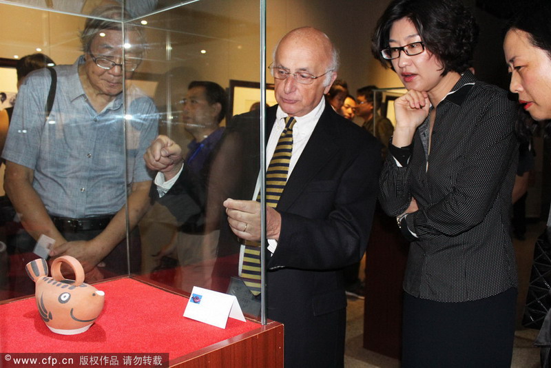 Picasso's authentic ceramics artworks displayed in Shandong