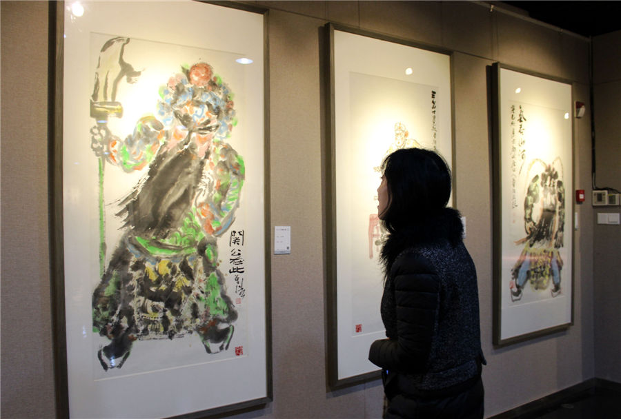 Celebrities exhibit their art in Suzhou