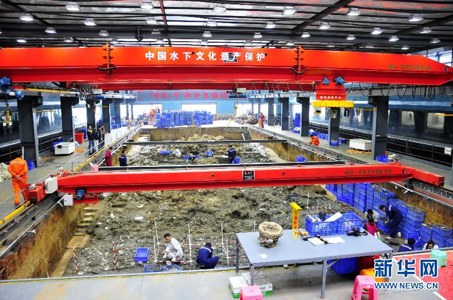 Archeologists explore ancient ship of Song Dynasty