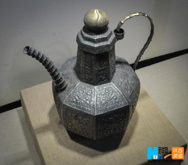 Chinese ancient tableware on display in Xi'an