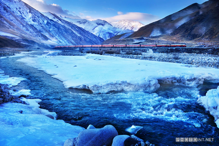 Photographer focuses lens on China's rail history