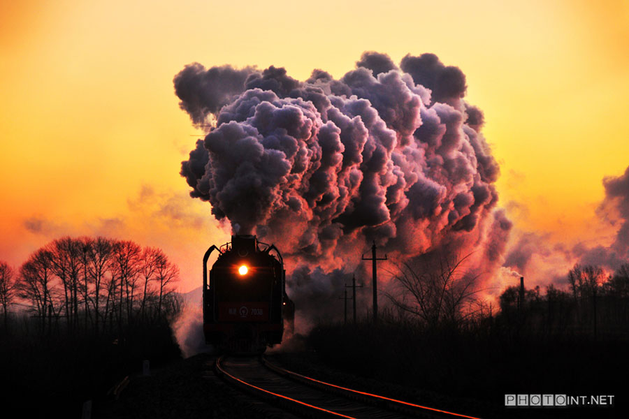 Photographer focuses lens on China's rail history