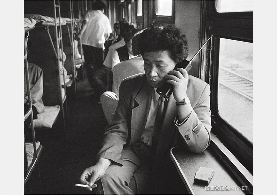 Photographer captures Chinese on the train