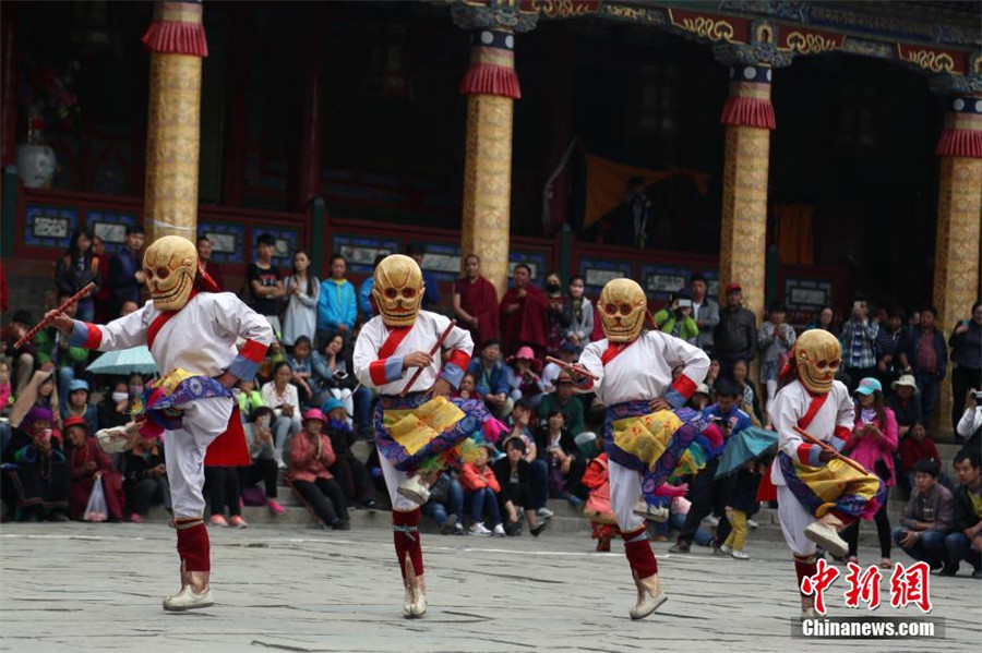 'Tiao Qian' ceremony held at ancient Taer Monastery