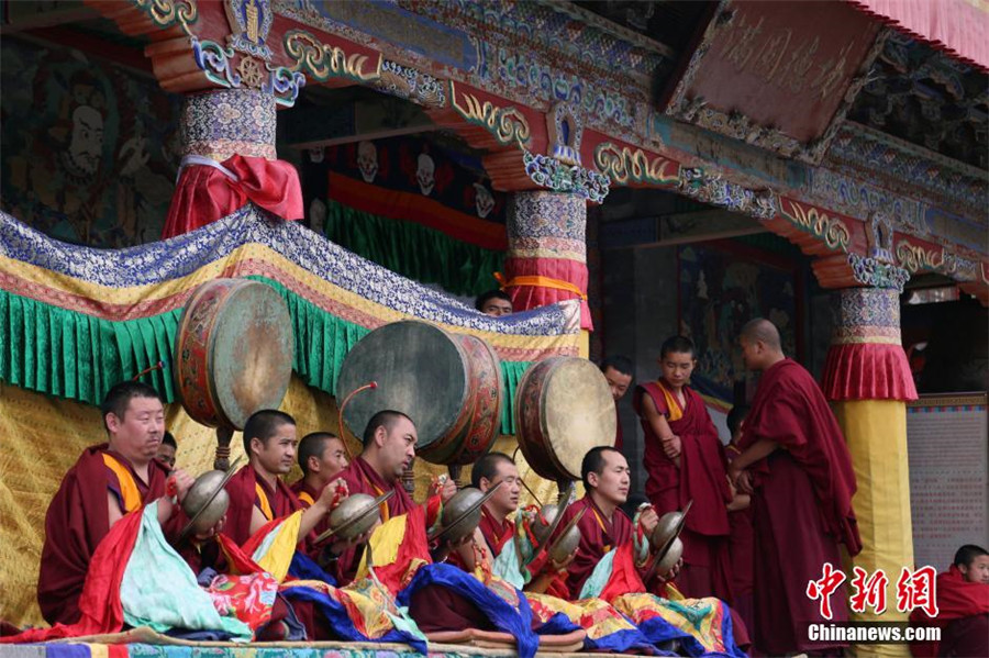 'Tiao Qian' ceremony held at ancient Taer Monastery