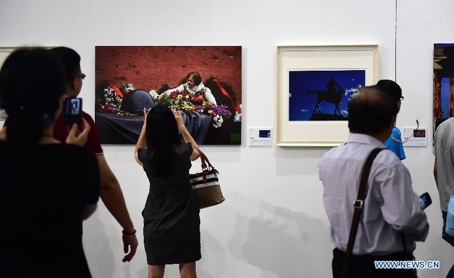 'War and Peace' photography exhibition held in Wuhan