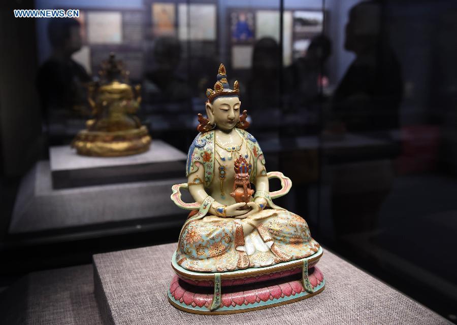 Cultural relics exhibition opens to public in Beijing