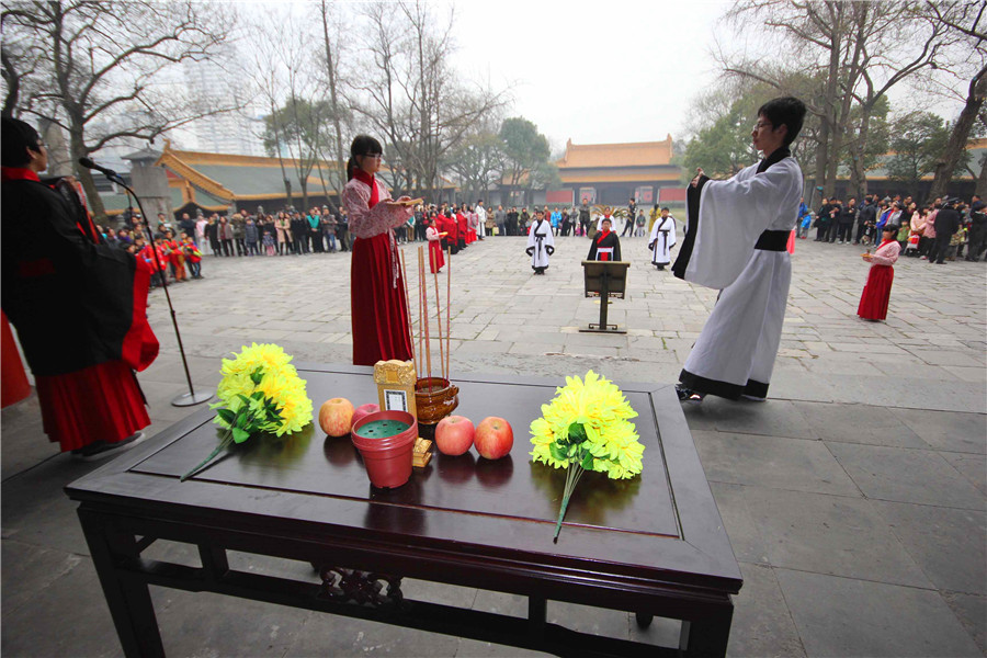 Spring ceremony held to worship Confucius in E China
