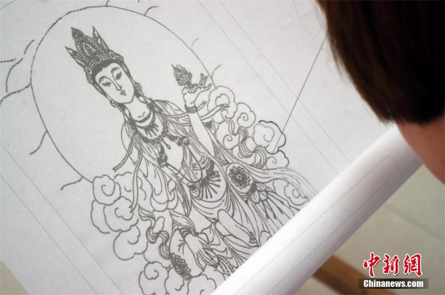 Embroidery on Chinese art paper: Innovation on traditional craft