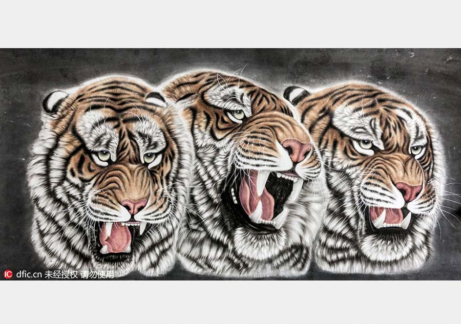 Villagers in Henan dedicated to tiger paintings