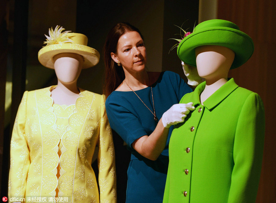 Unveiling the secrets of Elizabeth II’s wardrobe