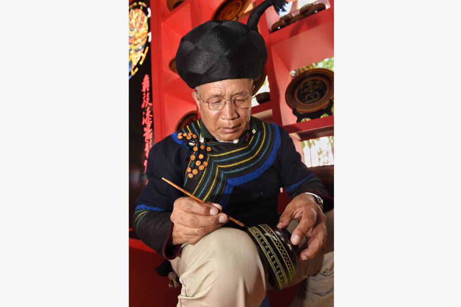 Intangible cultural heritage exhibition opens in Sichuan