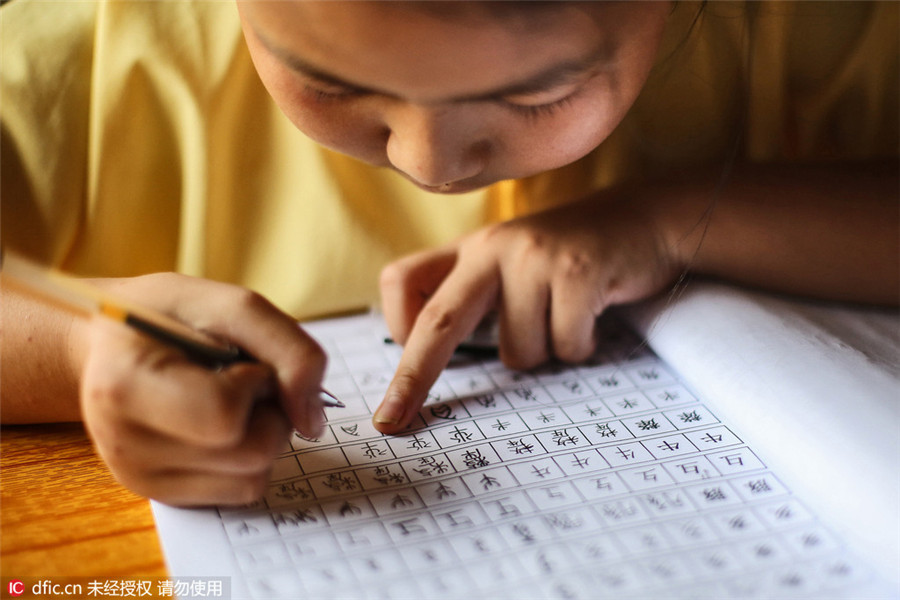 Ancient hall holds summer camp in Guangzhou