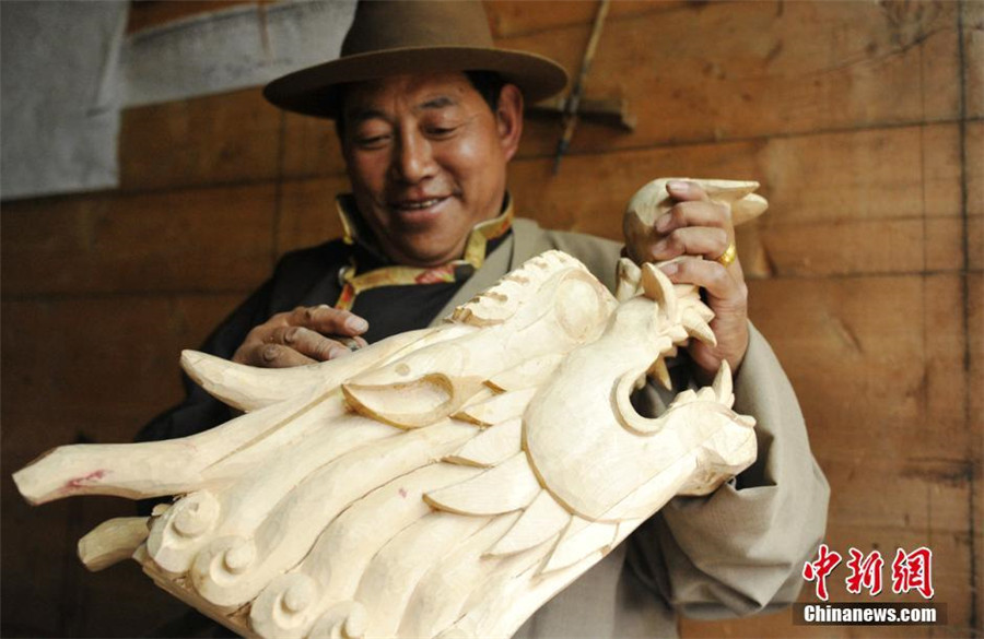 Traditional Tibetan handicrafts kept alive in SW China