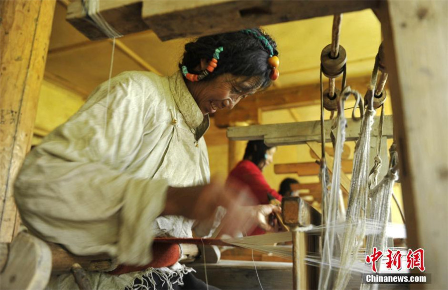 Traditional Tibetan handicrafts kept alive in SW China
