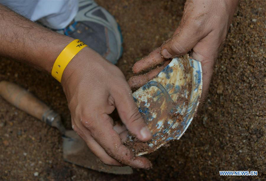 Mexican archaeologists uncover fragments of ancient Chinese porcelain