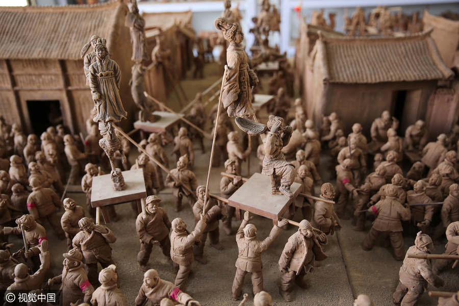 Artist in Xi'an keen on making clay sculptures