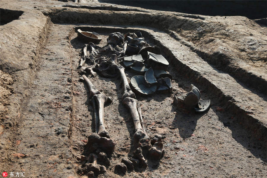 Prehistoric relics unearthed from Jiangsu tombs
