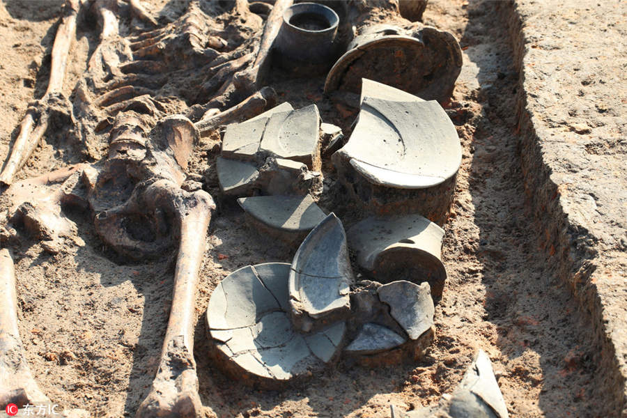 Prehistoric relics unearthed from Jiangsu tombs