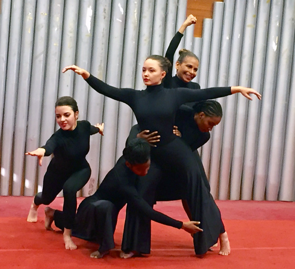 African-American college dancers engage Chinese students