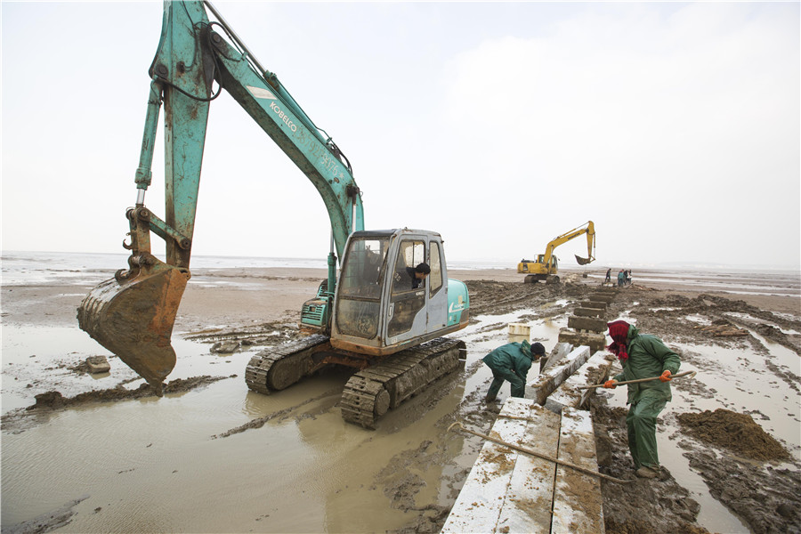 Bridge of Ming Dynasty under major repair, E China