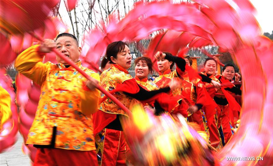 People perform dragon dance in Wuhan