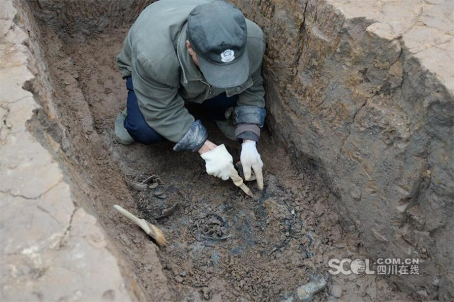 60 ancient tombs discovered in SW China