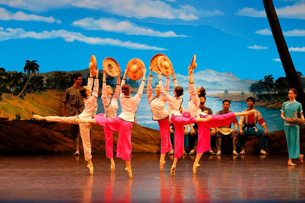 Chinese ballet dancers bring Red Army legend to Australia