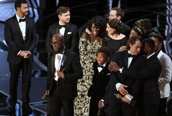 Oscar best picture blunder leads to red faces all round
