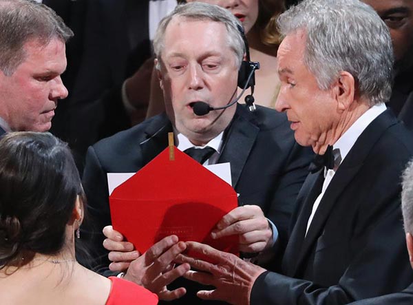 Oscar best picture blunder leads to red faces all round