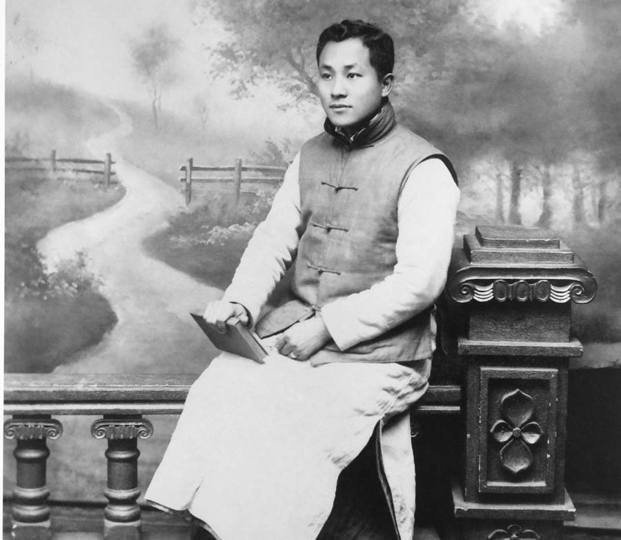 Chinese man tracks aging process in 63 self-portraits from 1907