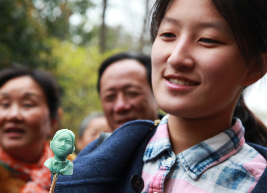 Small clay figures turn heads in Nanjing