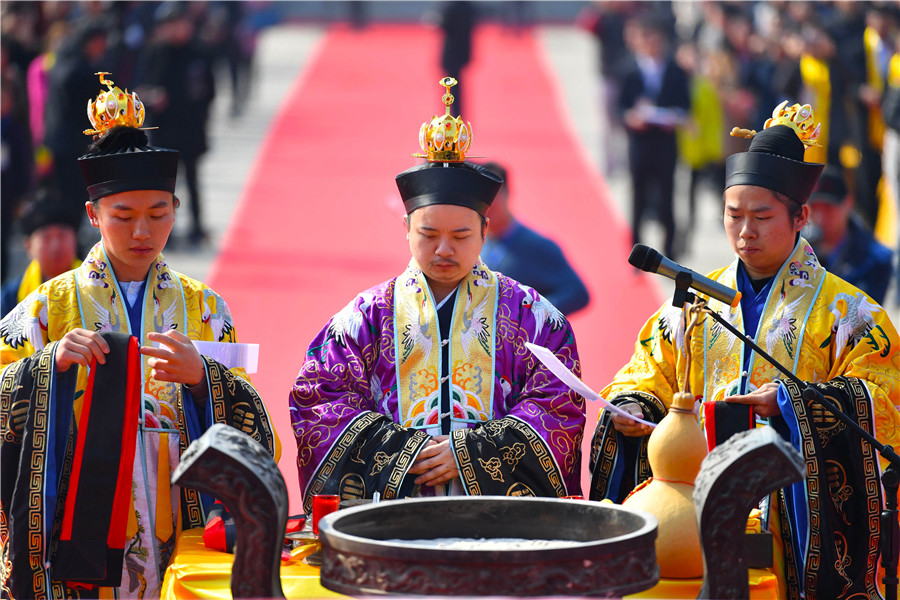 Ancestor worship ceremony commemorates Laozi in E China