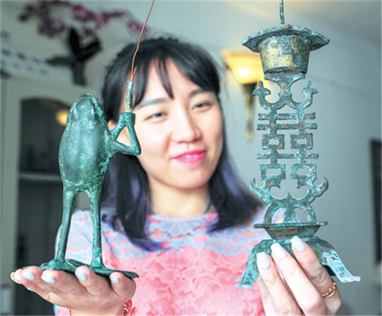 Lamp collector lights up Hainan memories