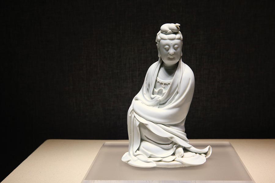 Historic white porcelain on show at Beijing's Summer Palace