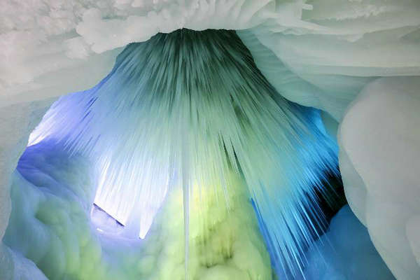 World heritage expert goes to ice cave