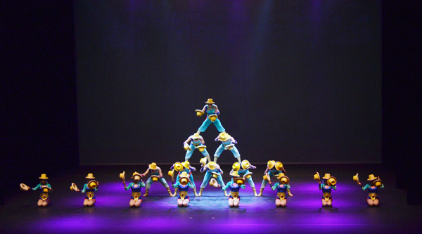 Chinese acrobatics dazzles South Korean audience with tour show