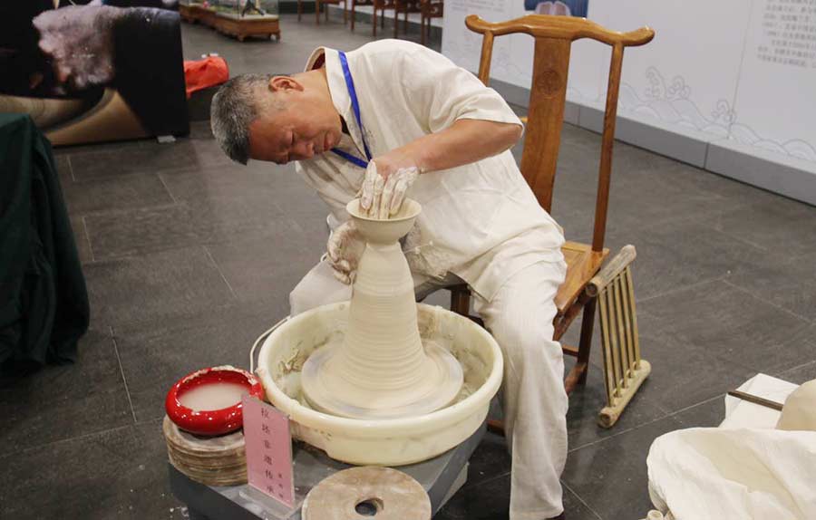 Jingdezhen ceramics shine in capital