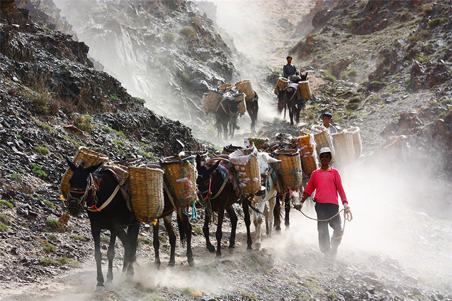 Photographer captures life on Loess Plateau in Gansu