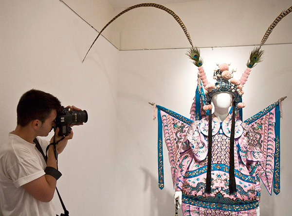 Exhibition of Chinese opera costumes in Greece boosts cultural relations