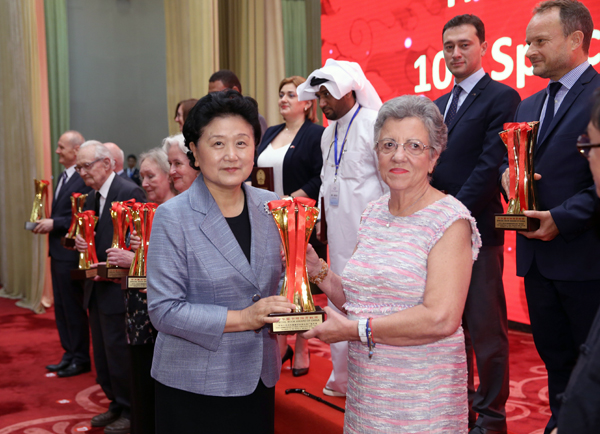 Foreign translators, writers recognised for promoting Chinese culture