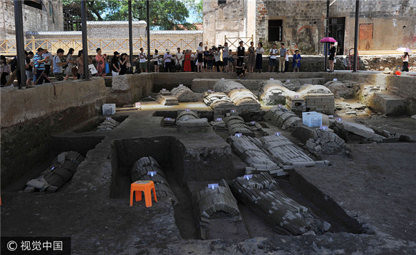 Playwright Tang Xianzu's tomb found in E China