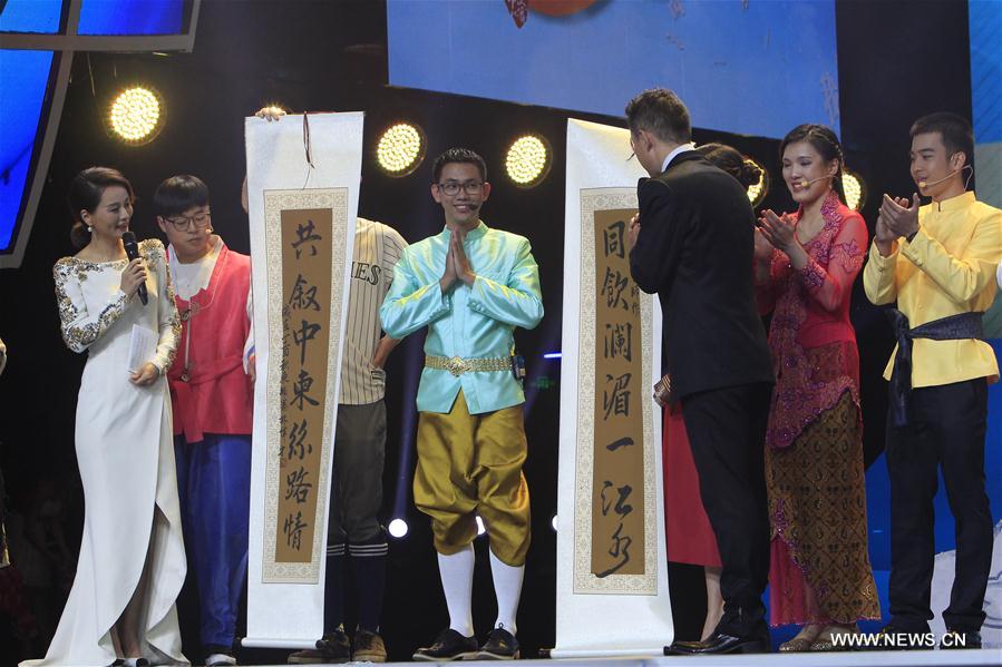 Contestants take part in final of 10th Chinese Bridge competition in SW China