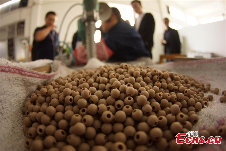 Porcelain beads in Jingdezhen