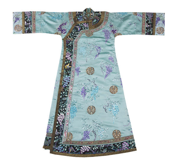 Qing clothing highlights connection with faith