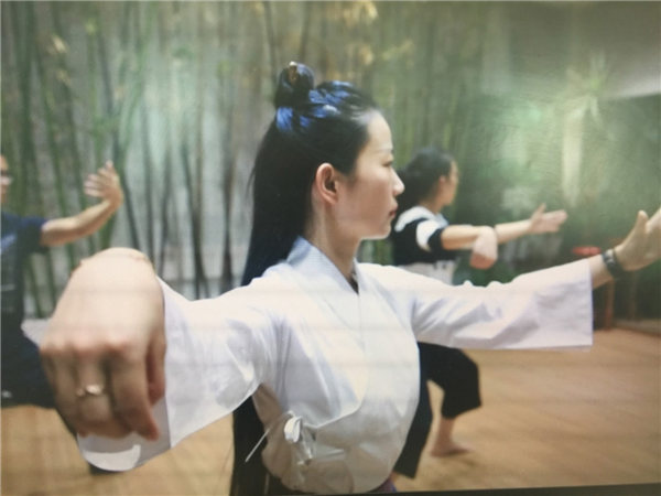Tai chi goddess: Young master teaches ancient martial arts online