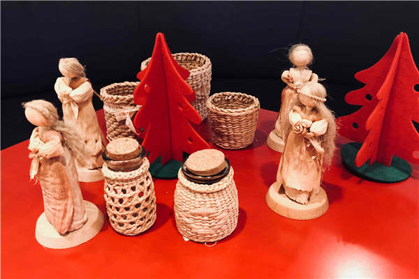 Hungarian artisans share traditions with visitors in Beijing
