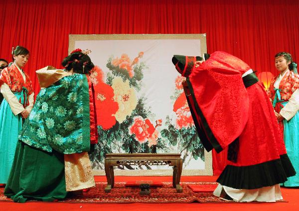 Traditional wedding with style of Han and Tang dynasties held in Luoyang, China's Henan