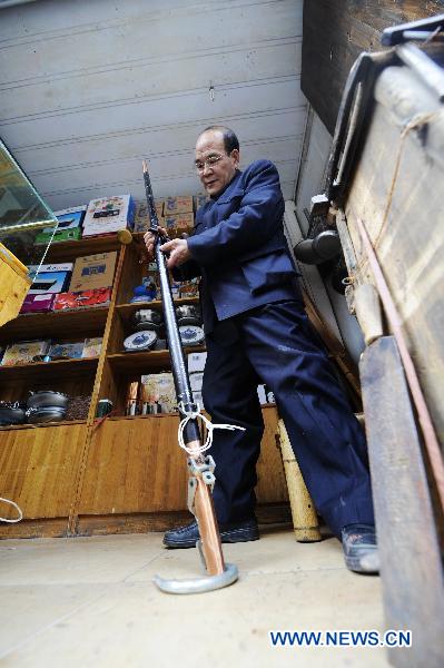 Steelyard craftsman in central China